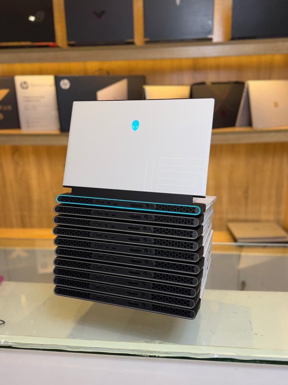 ALIEN 👽 WARE M 17 R 2 INTEL CORE i7 9th GENERATION 512GB SSD MVME , 16GB RAM DDR4