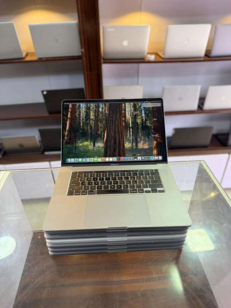 MacBook pro 2019 touch bar , Intel core i9 , 1tb SSD, 16gb Ram